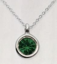 Zilveren kado: zilveren ketting met geboortesteen van Mei