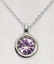 Zilveren kado: ketting met geboortesteen van Juni