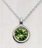 Zilveren kado: ketting met geboortesteen van Augustus