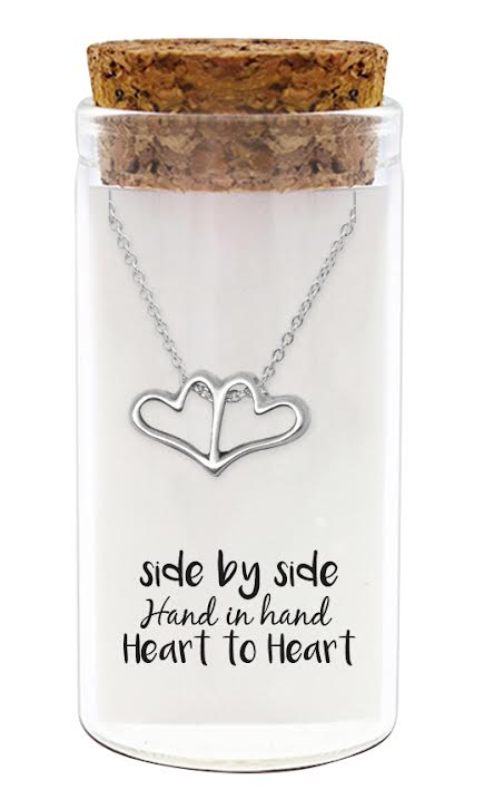 zilveren kado: ketting met twee hartjes