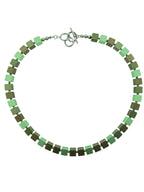 collier: groene blokjes