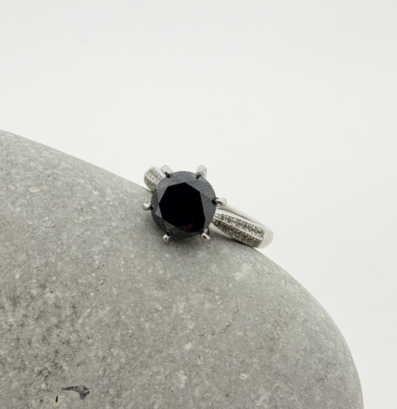 Handgemaakte zilveren moissanite ring