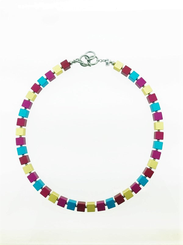 Handgemaakt collier geblokt