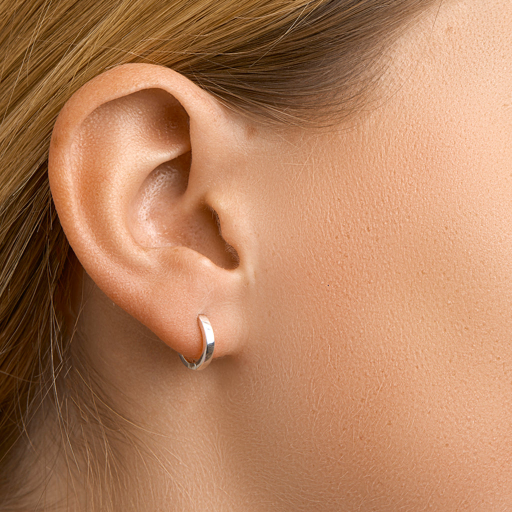 Klapoorringen 2 mm vlak zilver wit