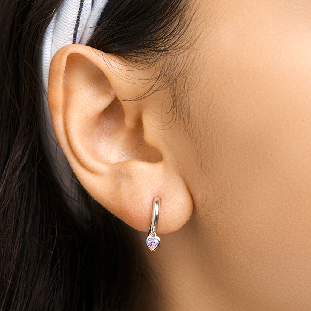 Klapoorringen hart roze zirkonia zilver gerhodineerd