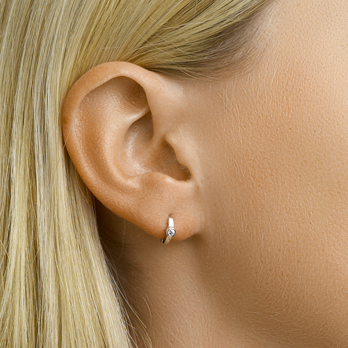 Klapoorringen zirkonia zilver gerhodineerd