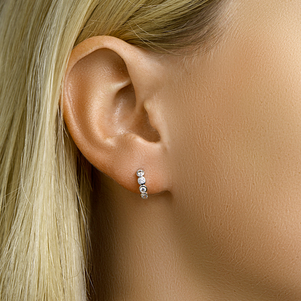 Klapoorringen zirkonia zilver gerhodineerd