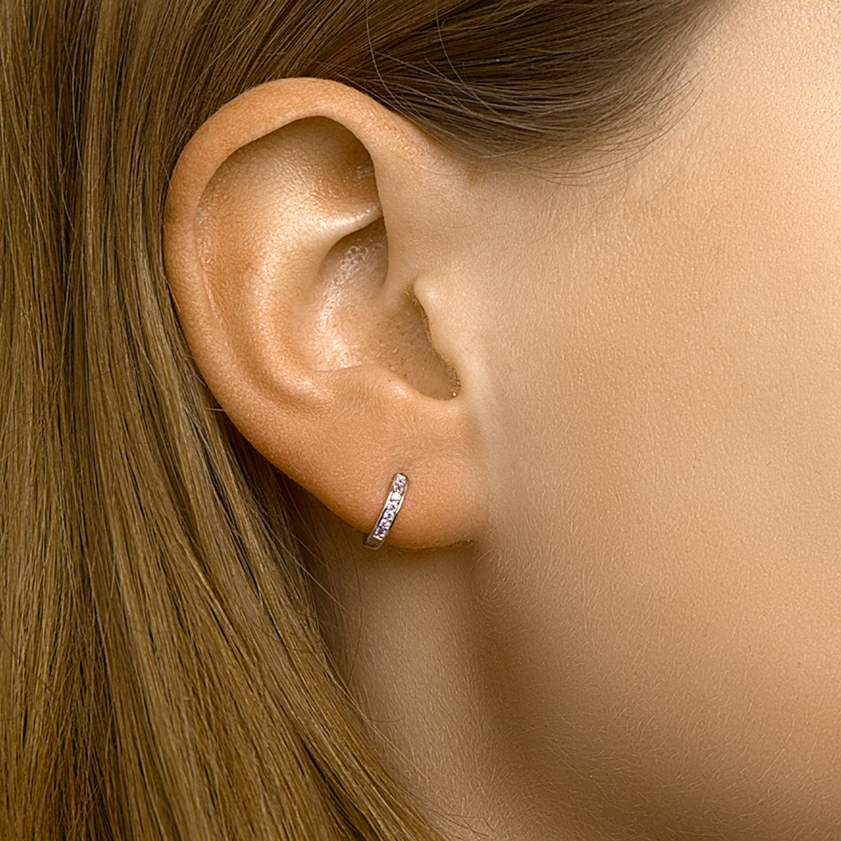 Klapoorringen roze zirkonia zilver gerhodineerd