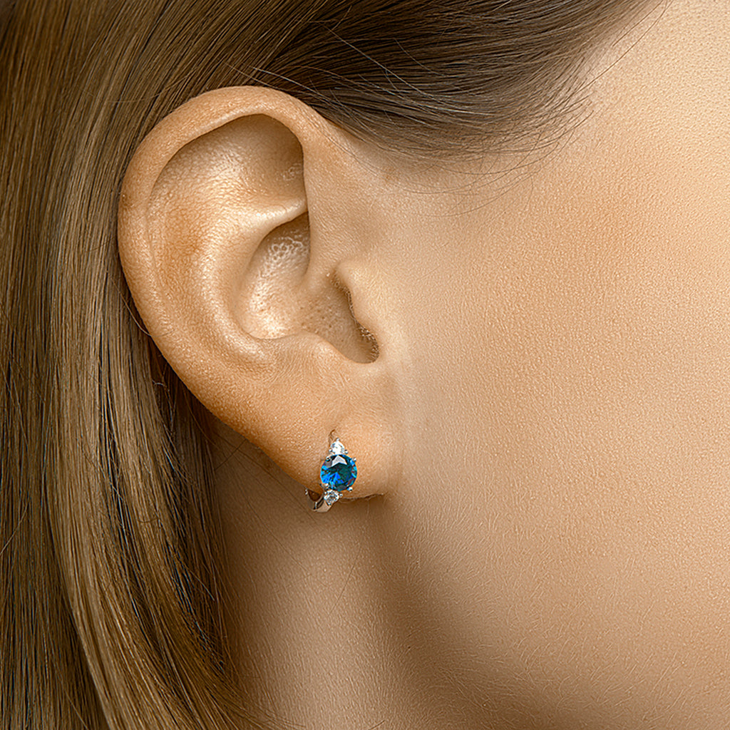 Klapoorringen synth. saffier zilver gerhodineerd