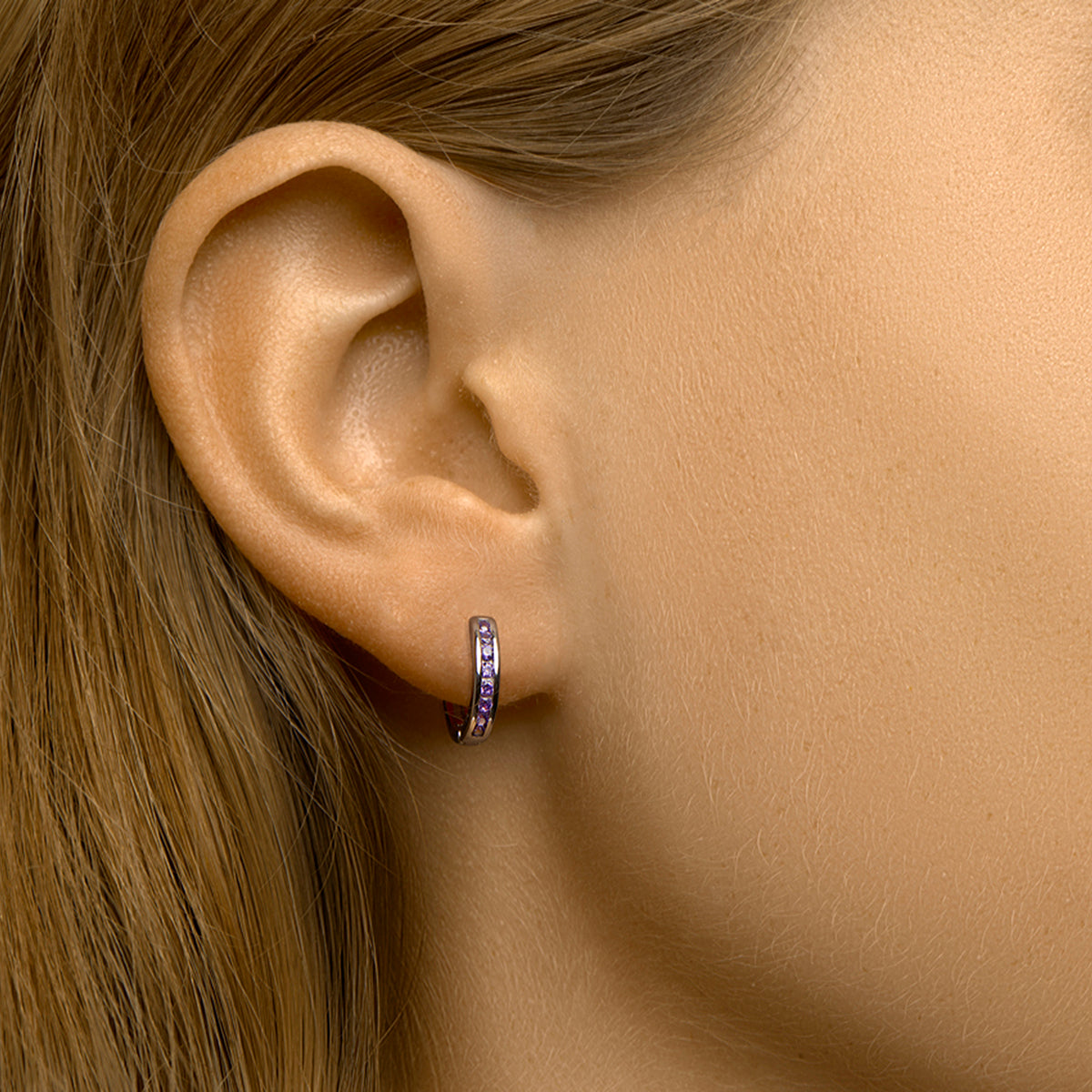 Klapoorringen paars zirkonia zilver gerhodineerd