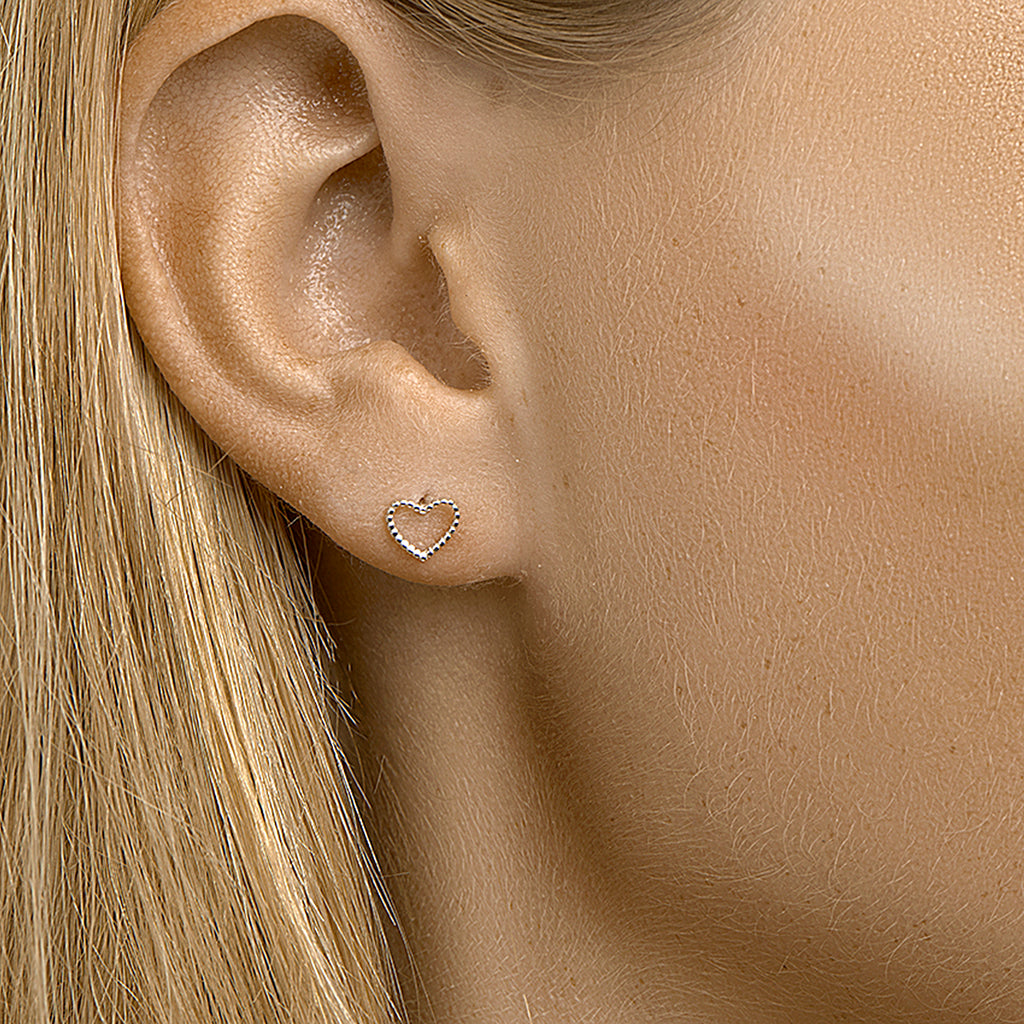 Oorknoppen hart zilver gerhodineerd