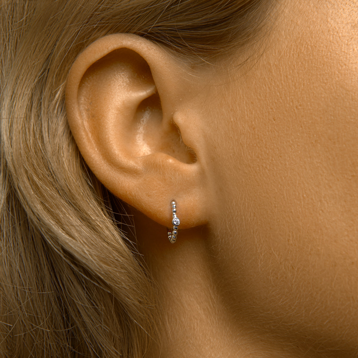 Stekeroorringen bolletjes zirkonia zilver gerhodineerd