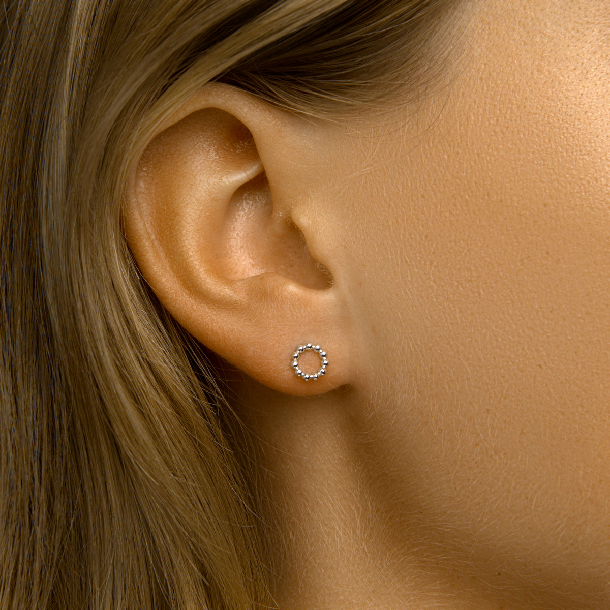 Oorknoppen rond bolletjes zilver gerhodineerd