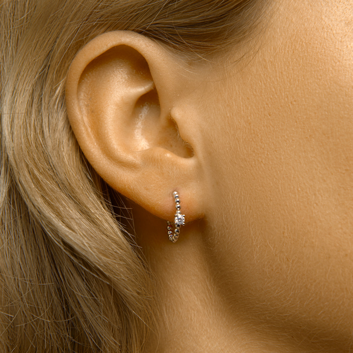 Stekeroorringen bolletjes zirkonia zilver gerhodineerd