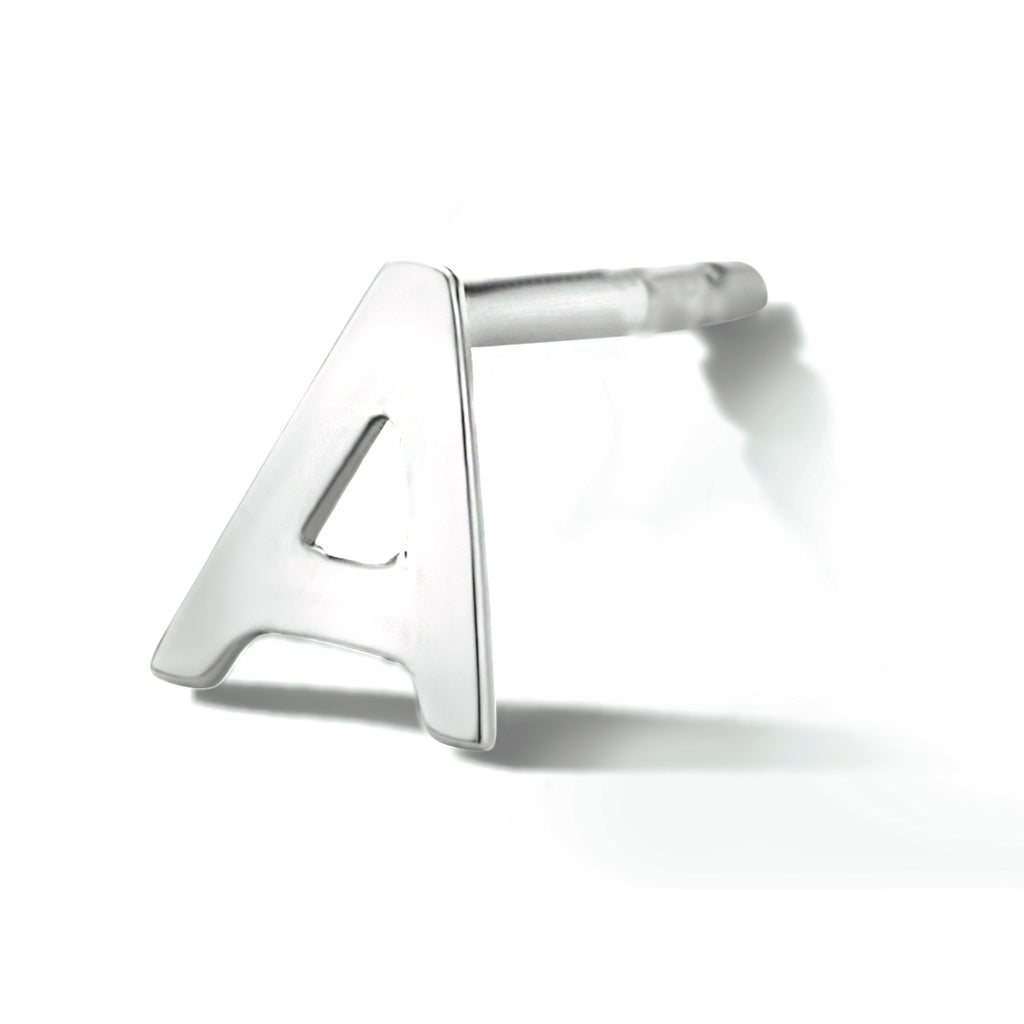 Oorsteker letter zilver gerhodineerd