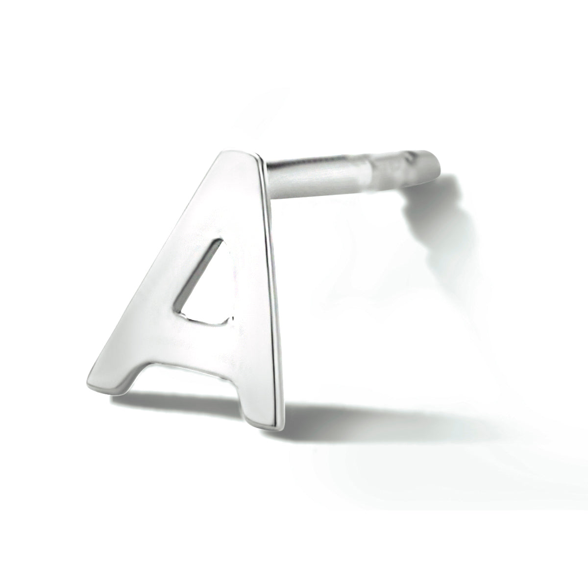 Oorsteker letter zilver gerhodineerd