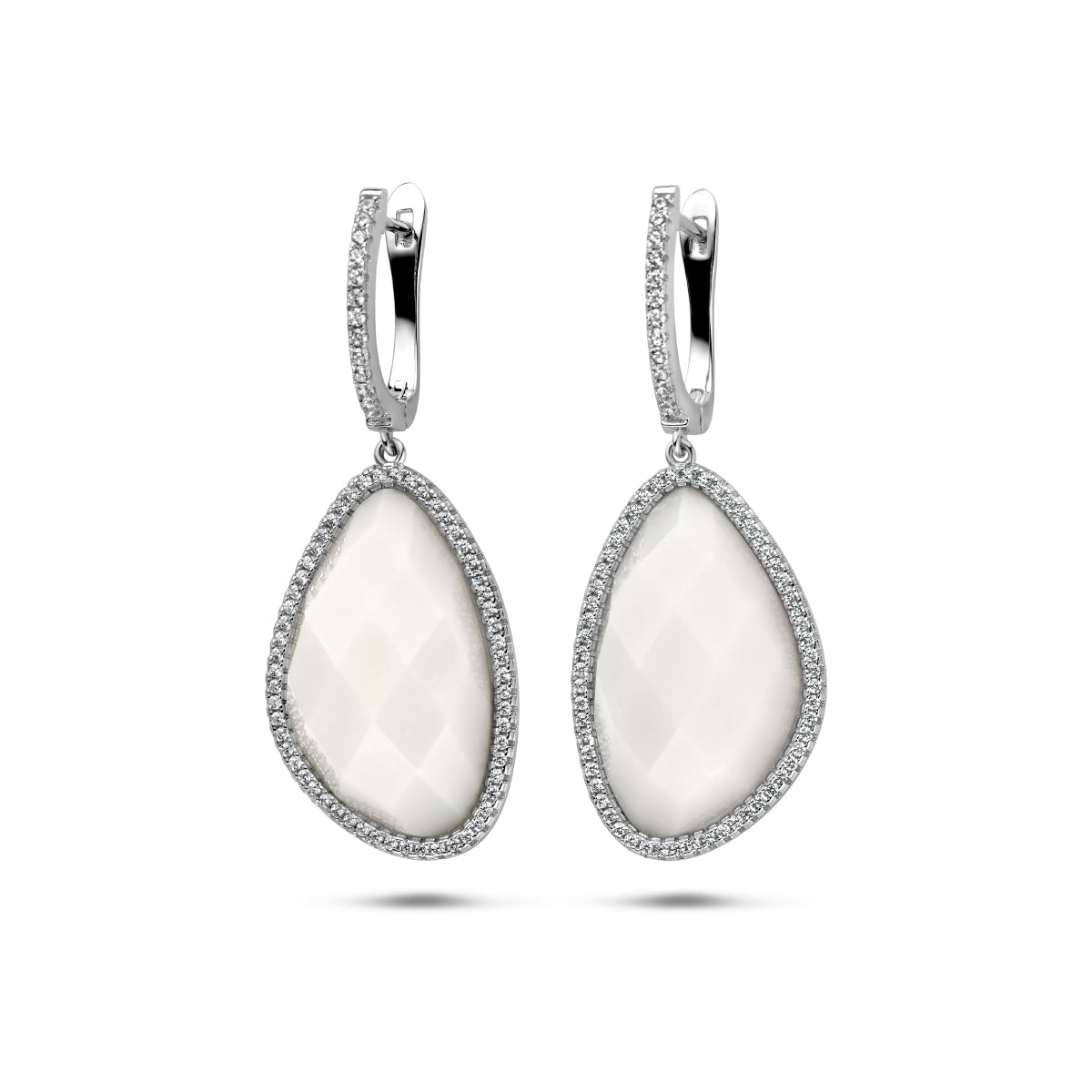 Klapoorringen wit chalcedoon en zirkonia zilver gerhodineerd