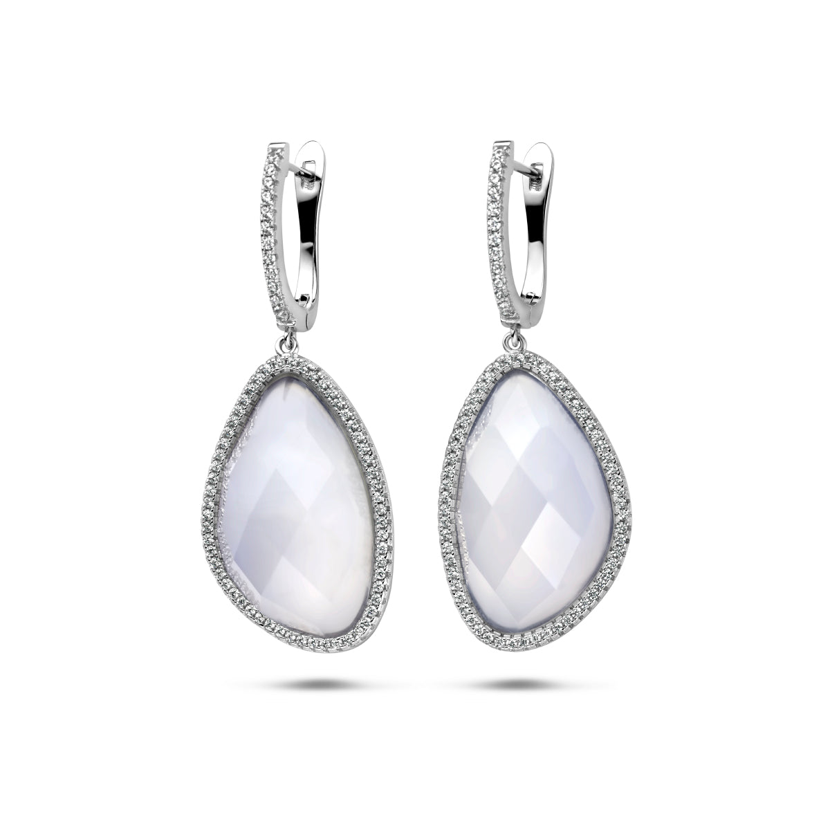 Klapoorringen blauw chalcedoon en zirkonia zilver gerhodineerd