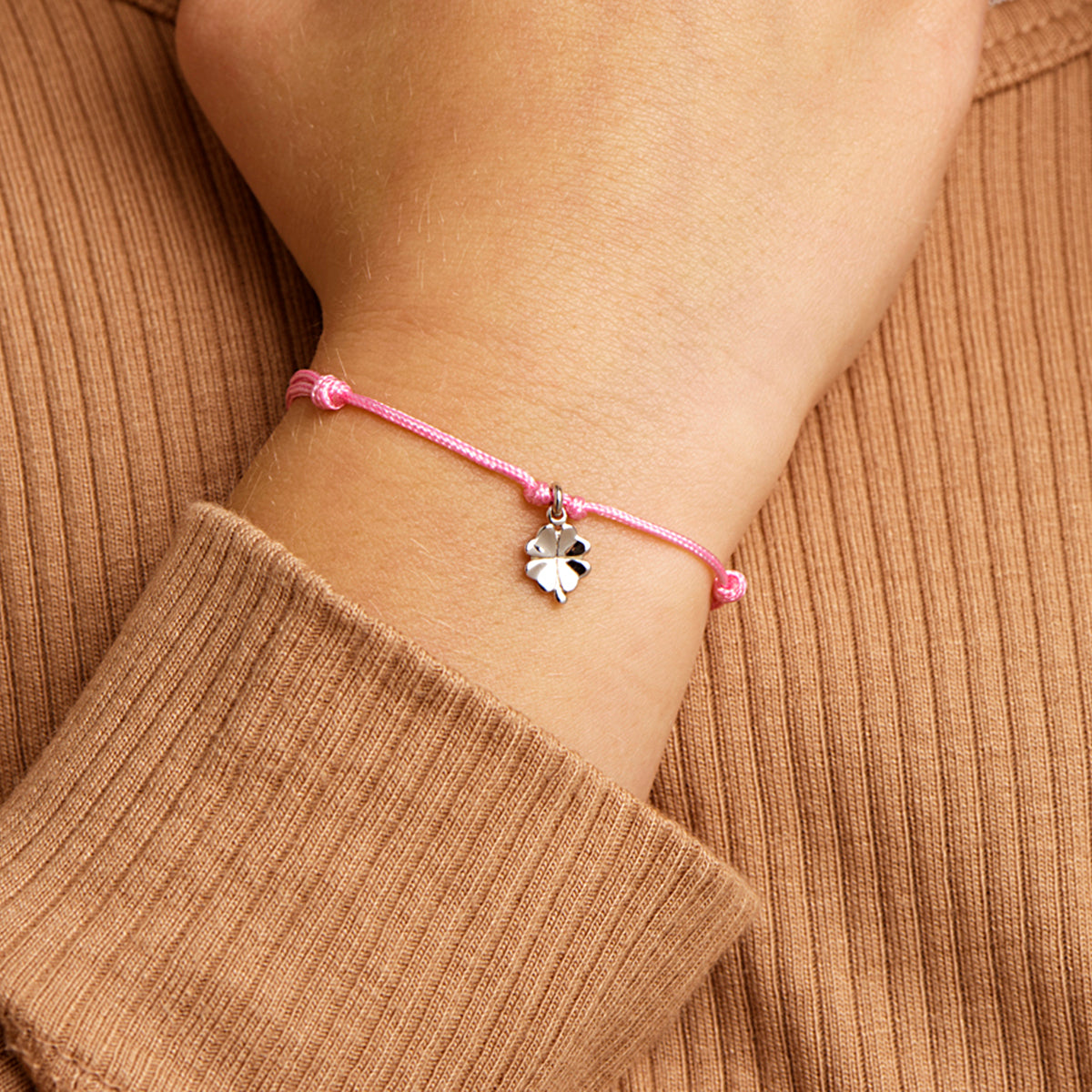 Kinderarmband klaver zilver gerhodineerd met rubber/nylon/leer