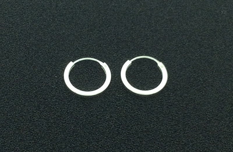 Zilveren oorringetjes 'vierkant' 10 mm