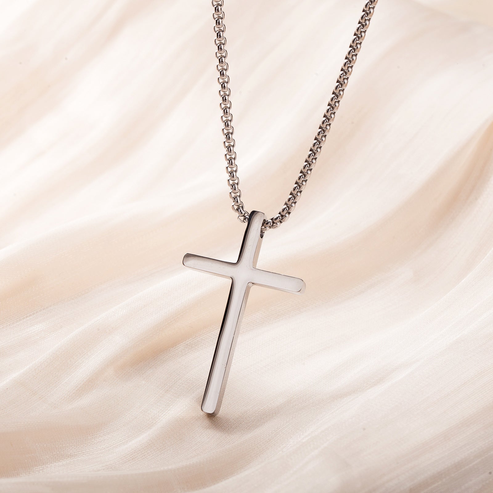 Halskette aus Chirurgenstahl mit Kreuz