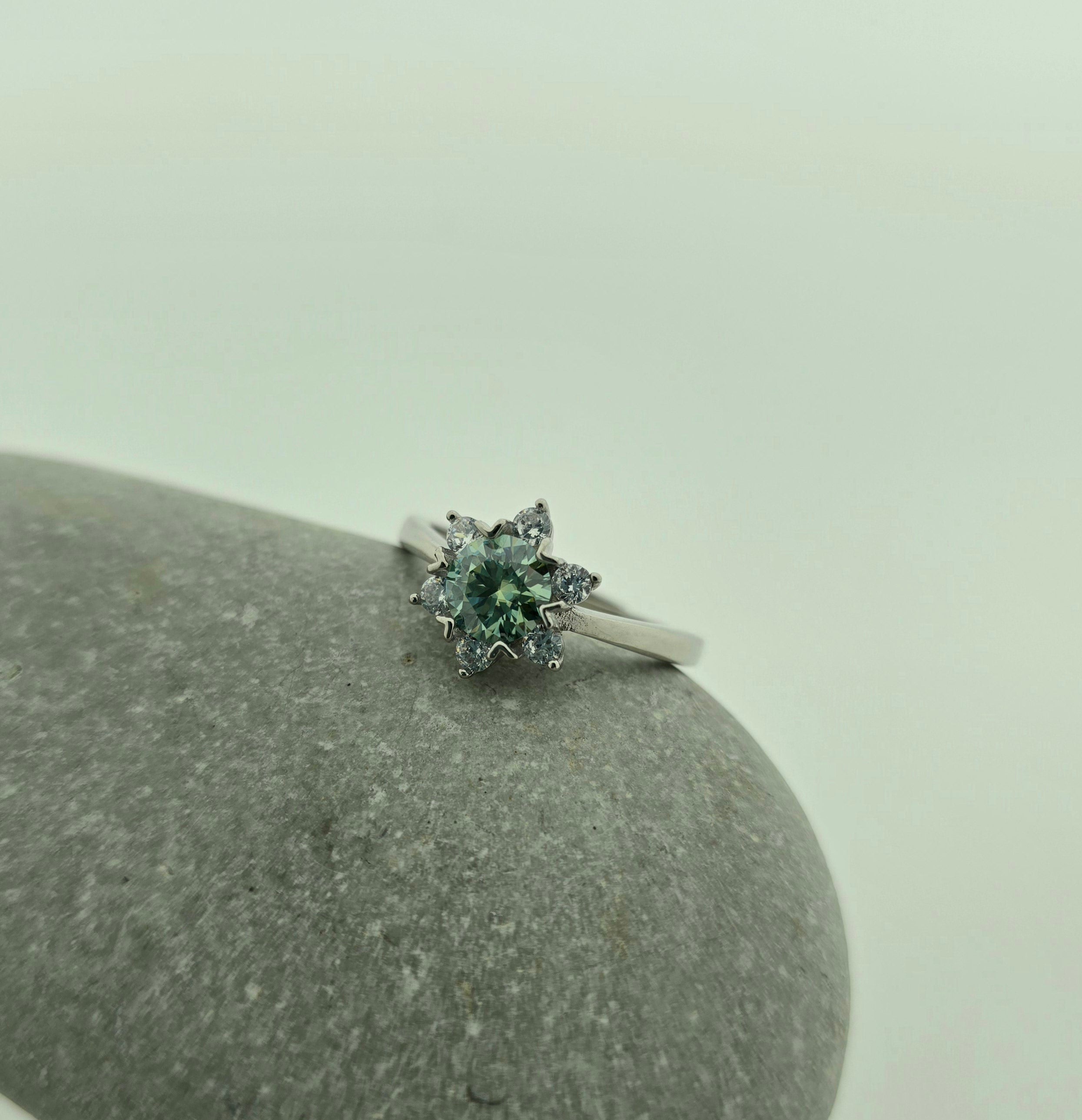 Handgemaakte zilveren moissanite ring