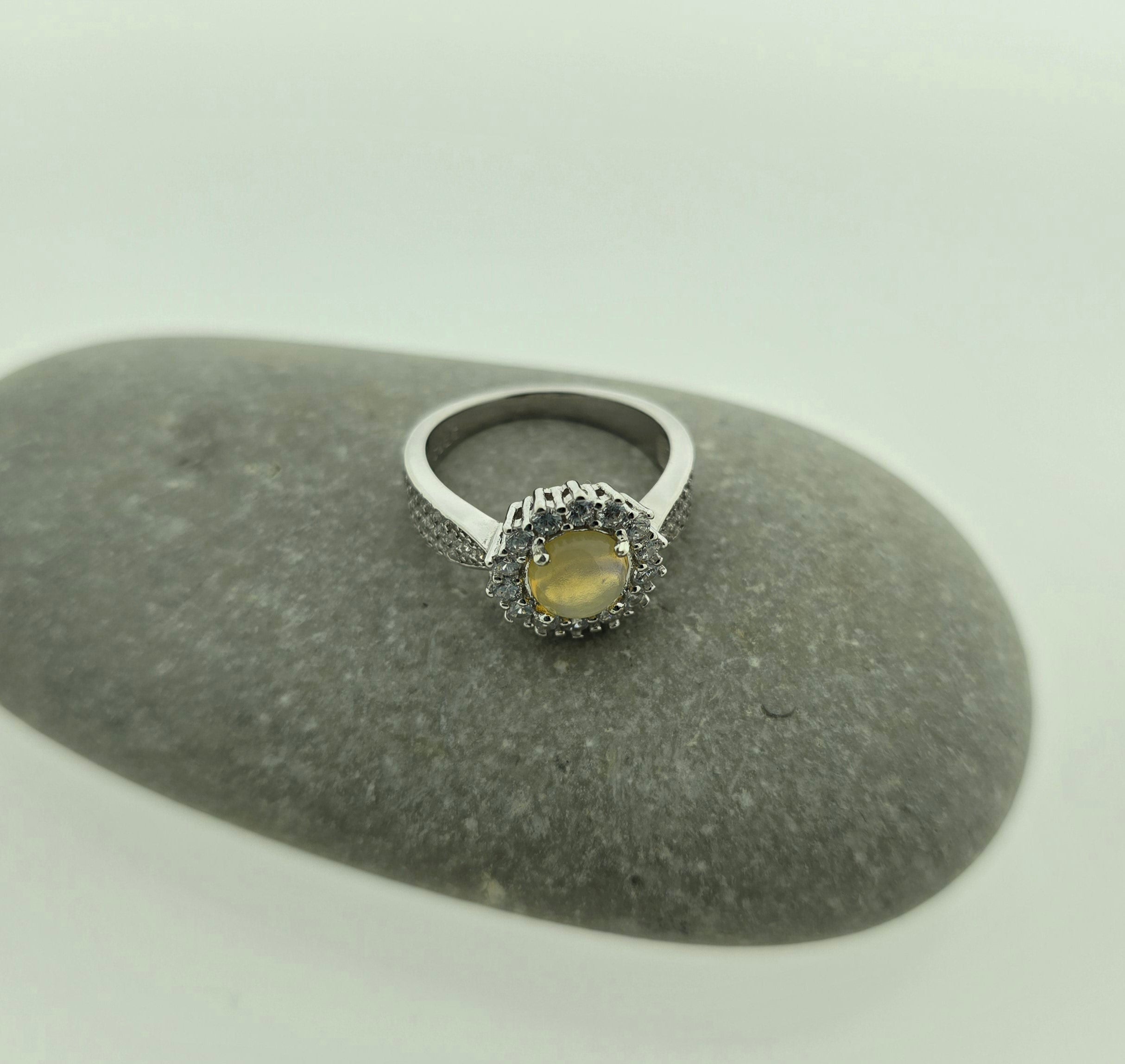 Handgemaakte zilveren opal ring