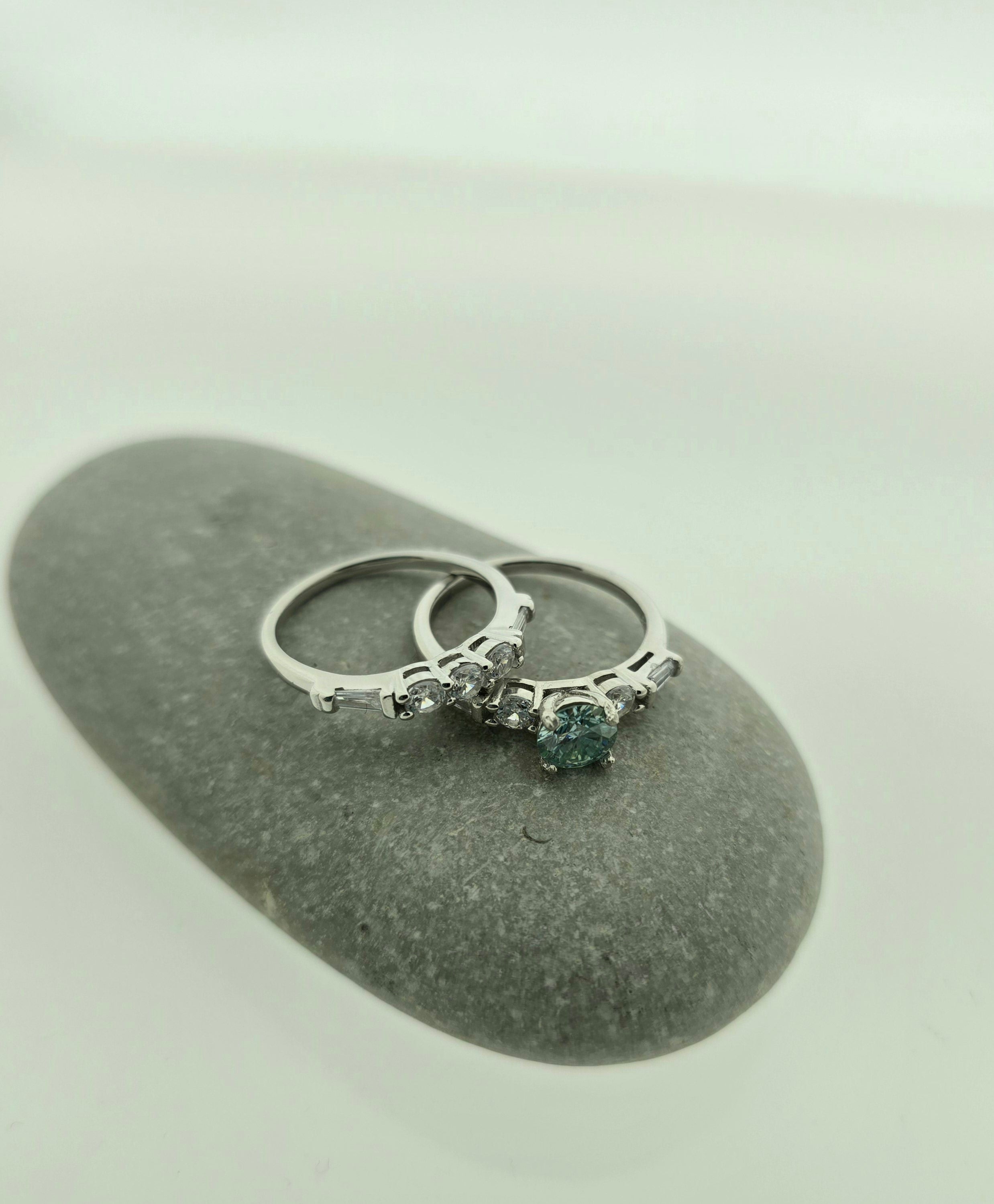 Handgemaakte zilveren moissanite ring