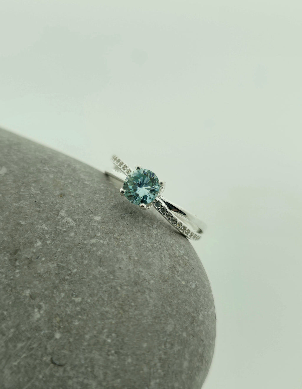 Handgemaakte zilveren moissanite ring