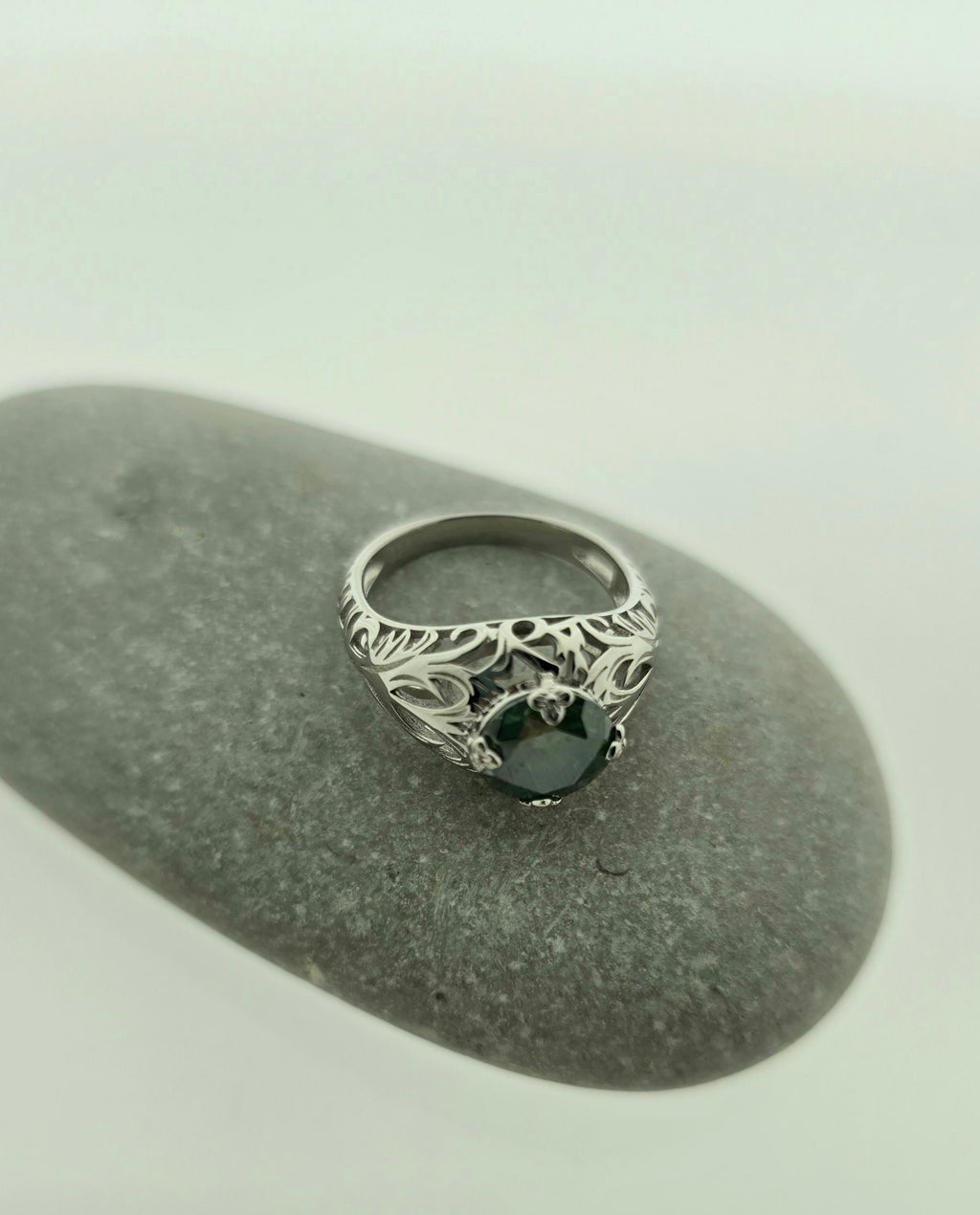 Handgemaakte zilveren moissanite ring