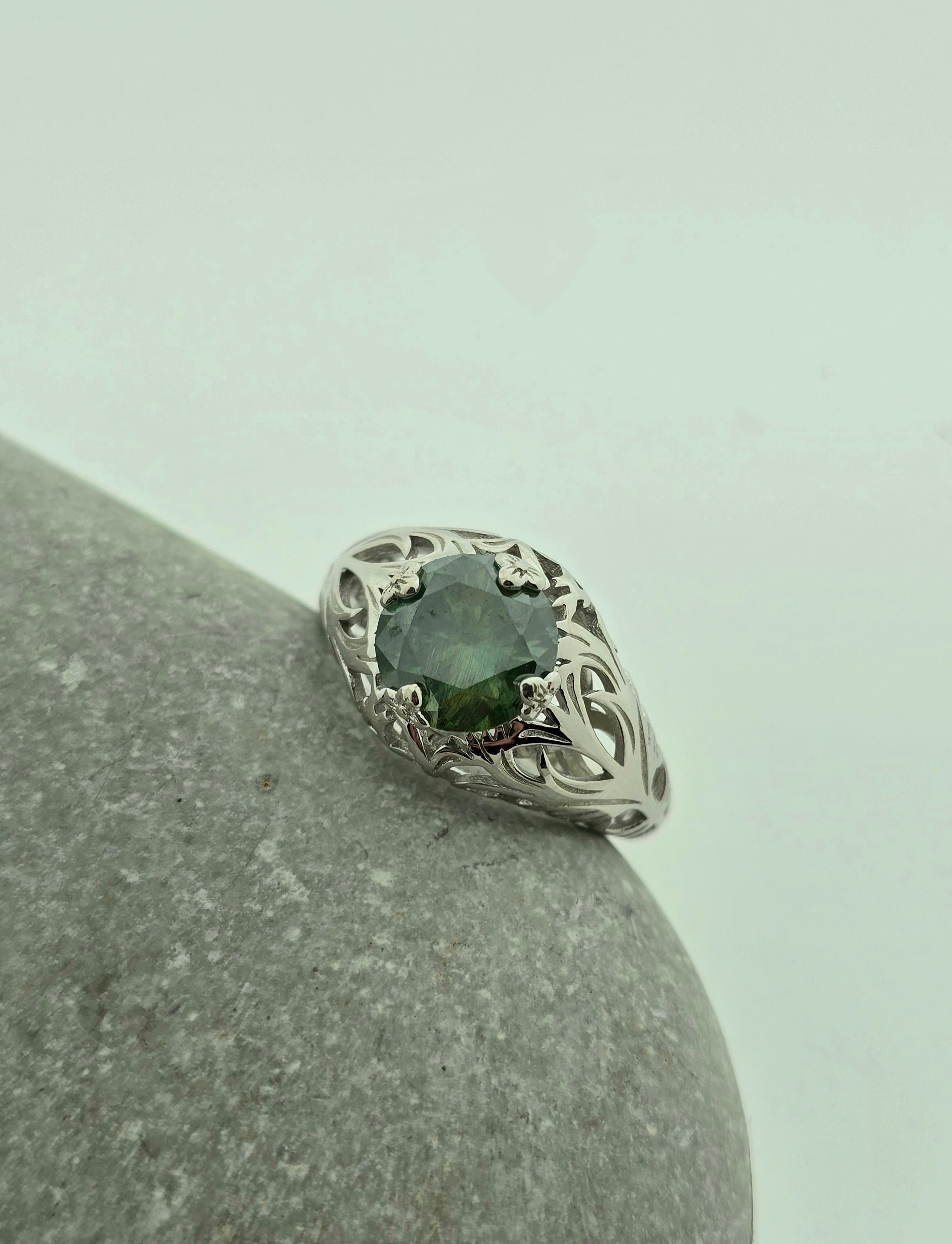 Handgemaakte zilveren moissanite ring