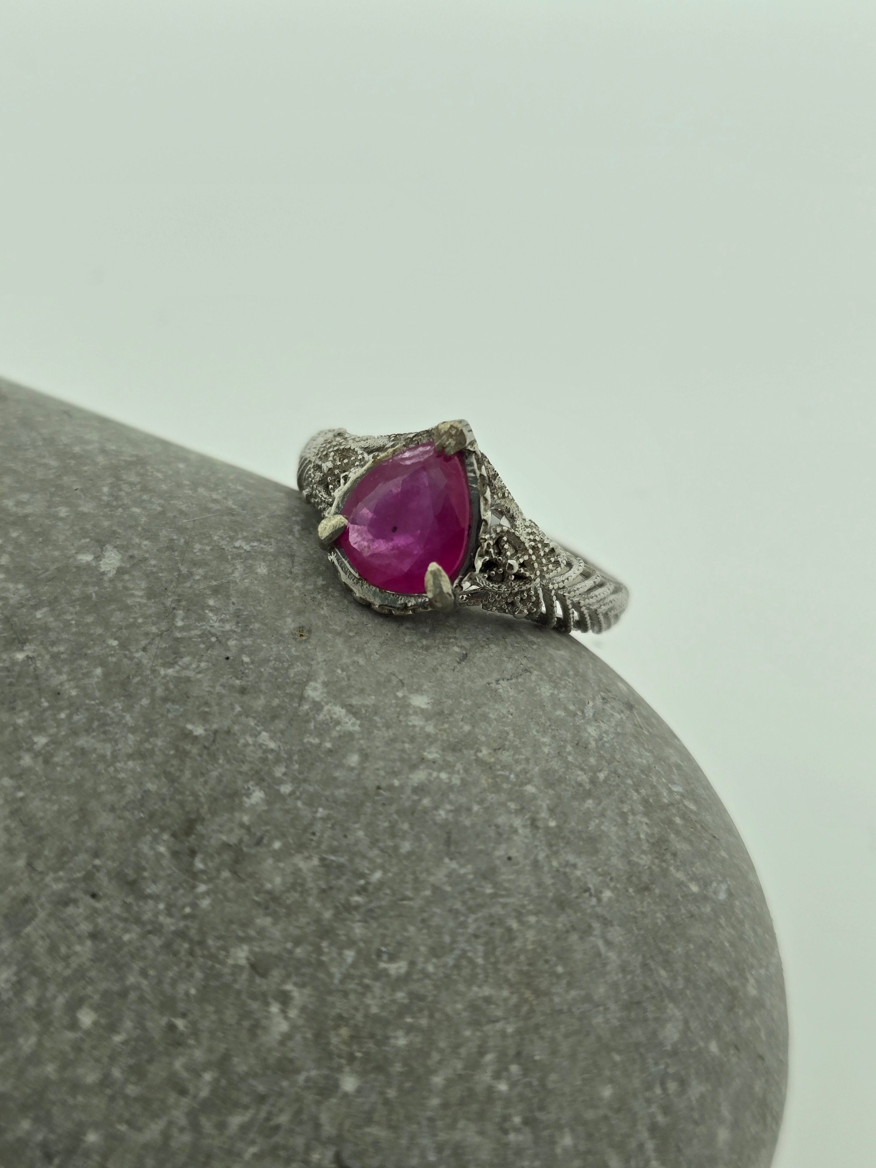 Handgemaakte zilveren ruby ring