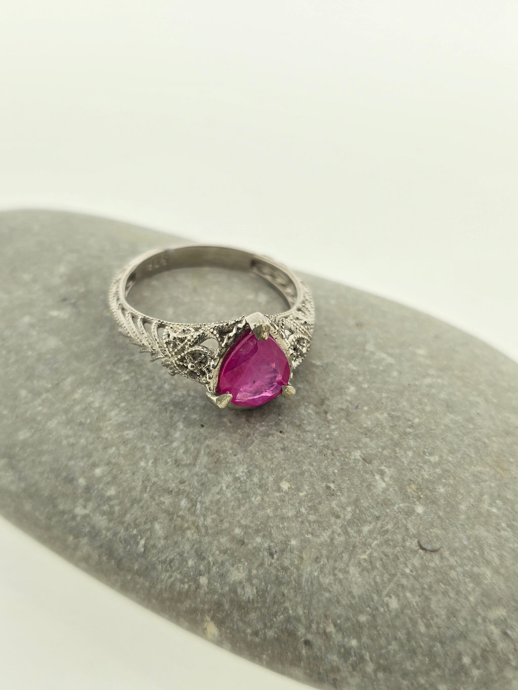 Handgemaakte zilveren ruby ring