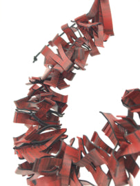 Handgemaakte collier rubber stroken