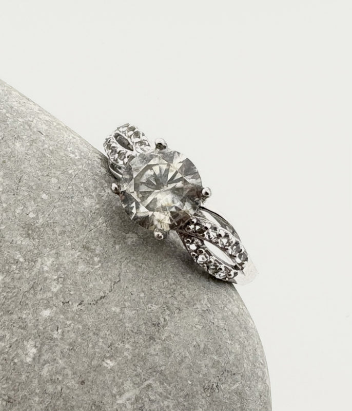 Handgemaakte zilveren moissanite ring