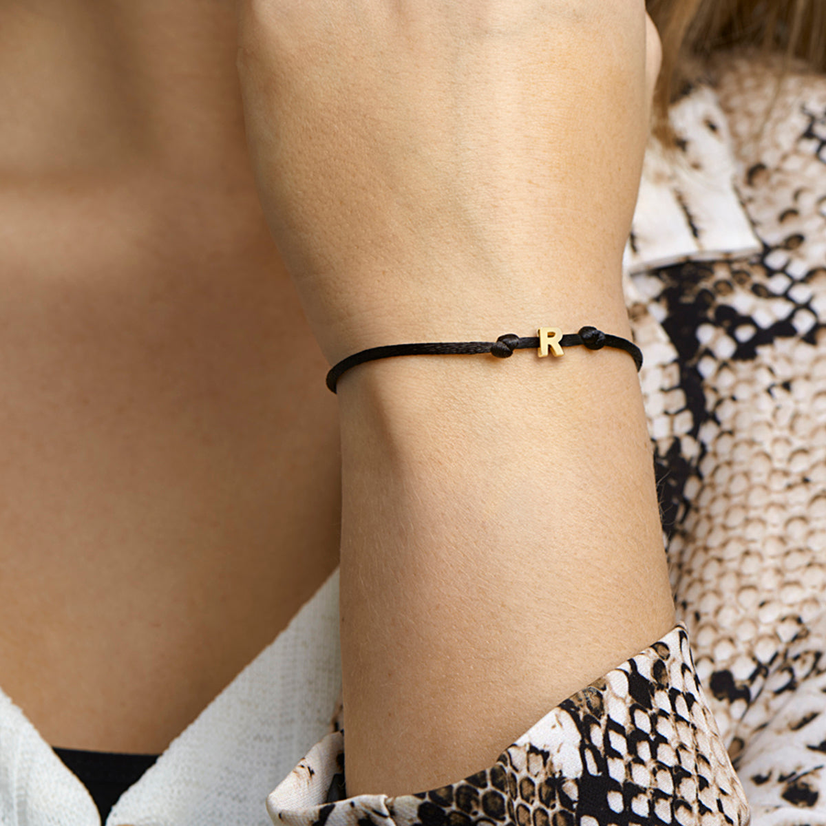 Armband Satin schwarz Buchstabe 13 - 26 cm 14K Gold mit Gummi/Nylon/Leder