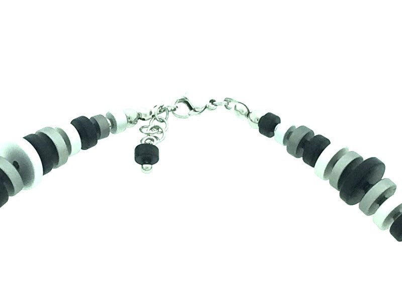 Handgemaakt collier met schijfjes op edelstaal