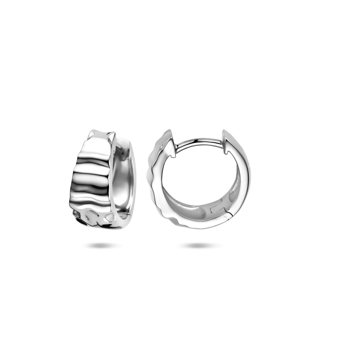 klapoorringen gehamerd 13,5 mm zilver gerhodineerd