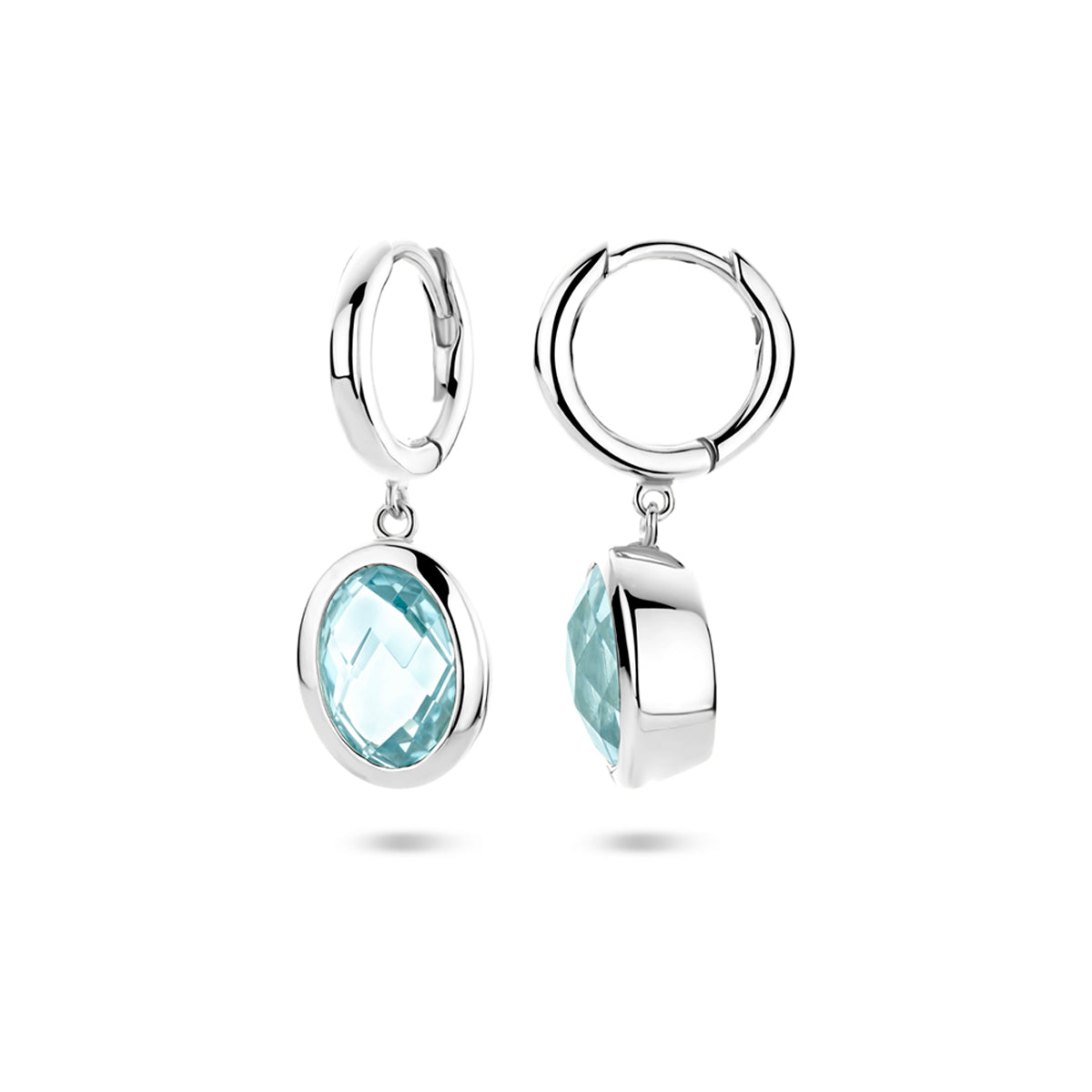 klapoorringen sky blue topaas 26 mm zilver gerhodineerd