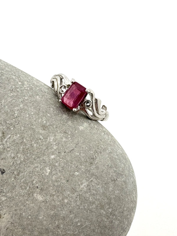 Handgemaakte zilveren ruby ring