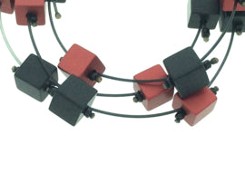 armband met vierkante blokjes op nylon