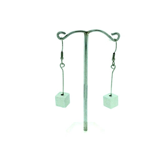 Hangoorbellen met een vierkant blokje