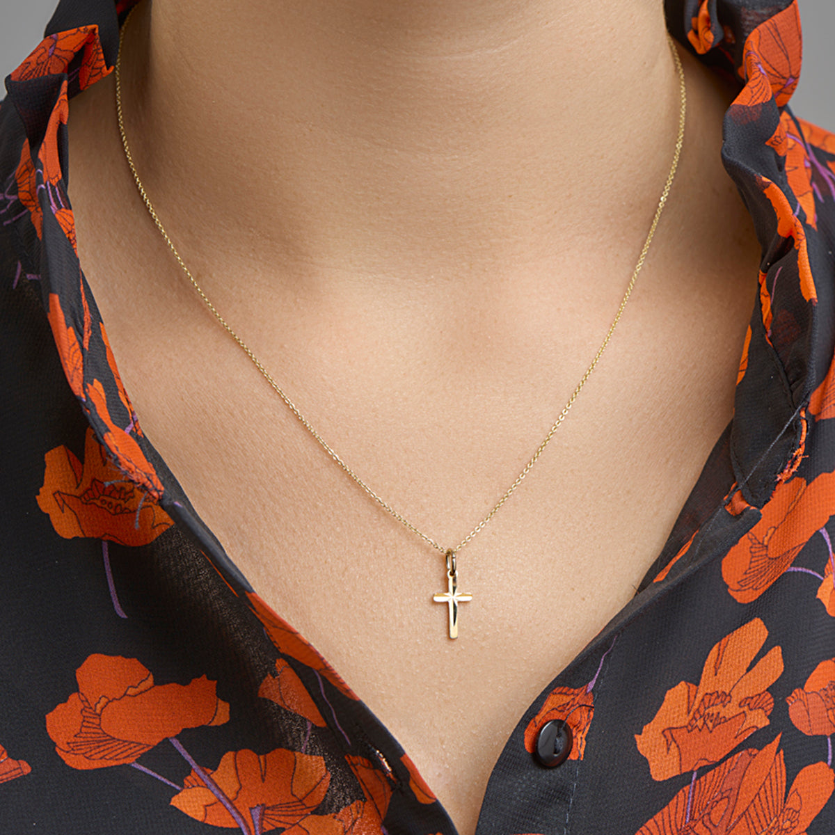 Hanger kruis mat gediamanteerd 14k geelgoud