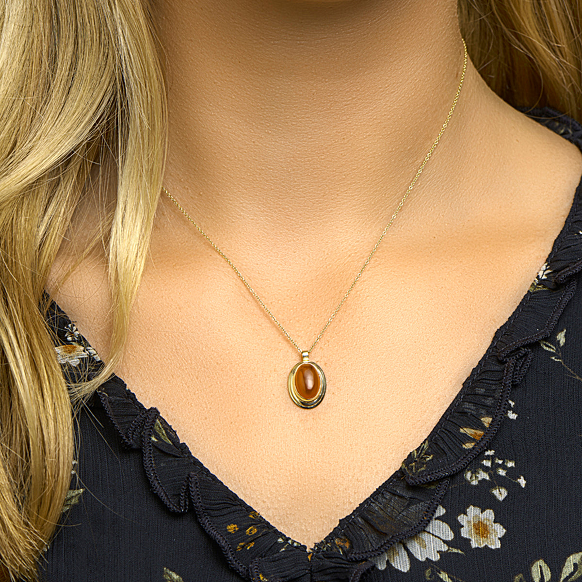 Hanger carneool 14k geelgoud