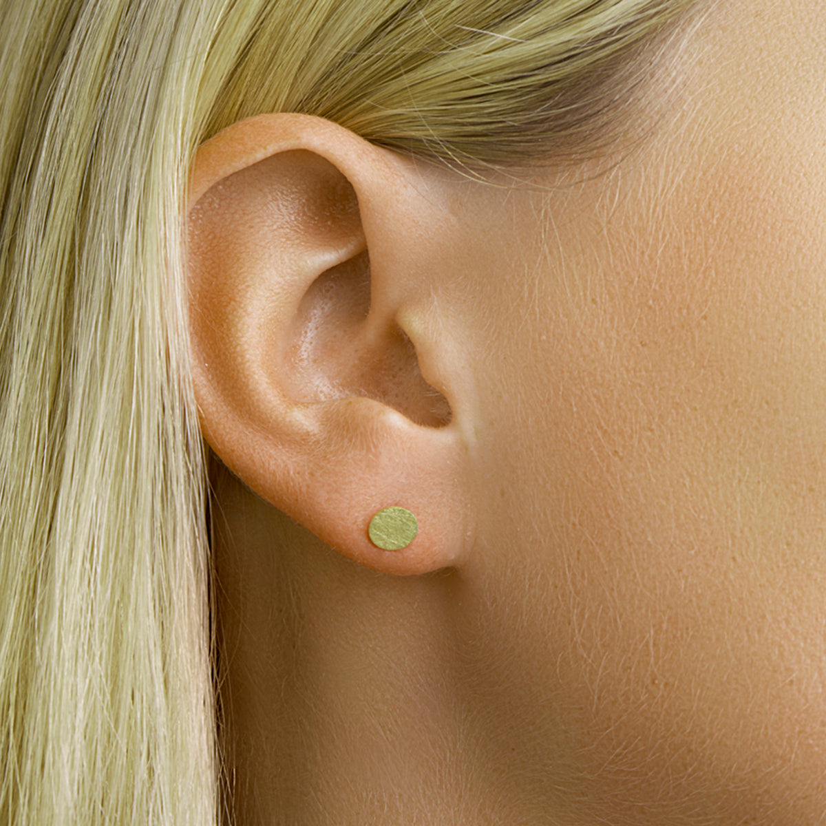 Oorknoppen rondje gescratcht 14k geelgoud