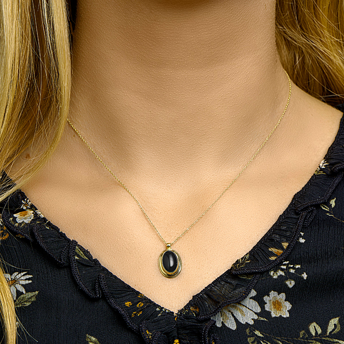 Hanger onyx 14k geelgoud