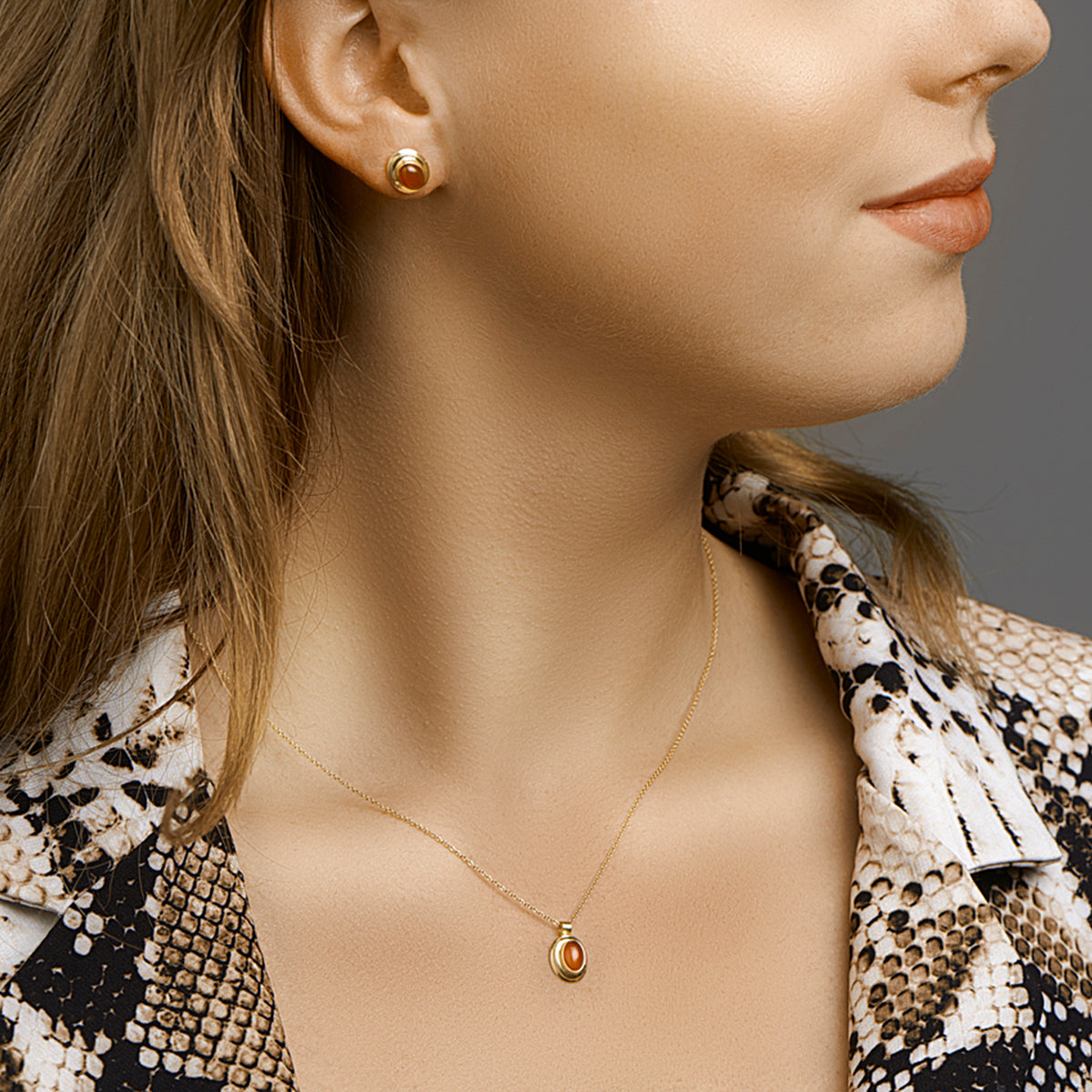 Hanger carneool 14k geelgoud