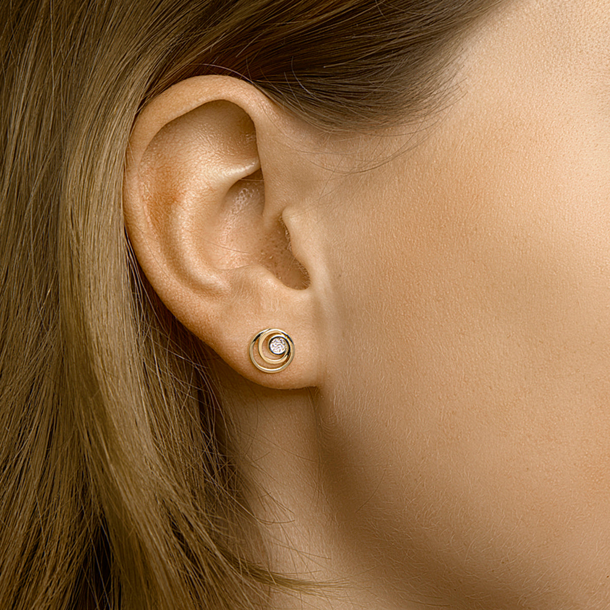 Oorknoppen rond diamant 0.03ct (2x 0.015ct) h si bicolor gestift 14k geelgoud