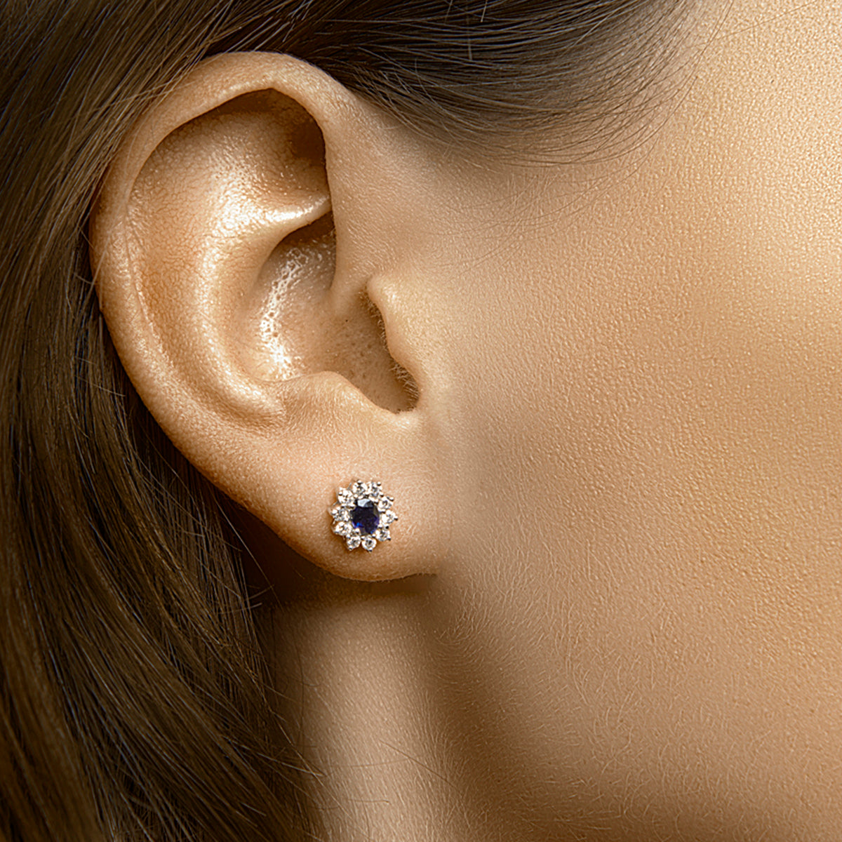 Oorknoppen saffier en zirkonia halo 14k witgoud