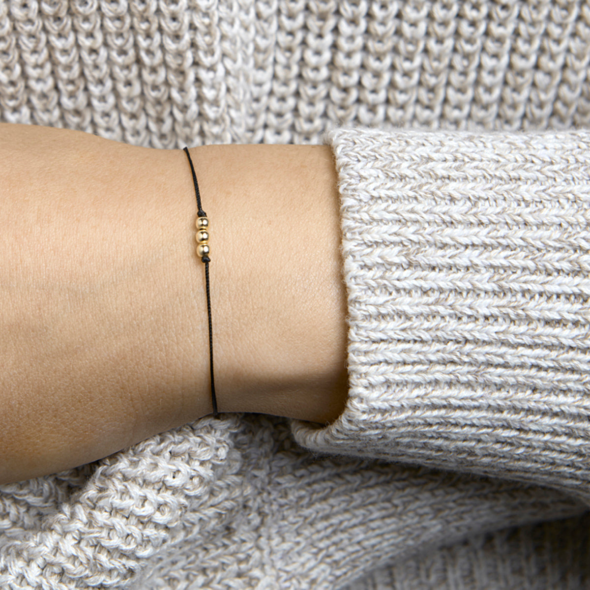 Armband katoen bolletjes 13 - 19 cm 14k goud met rubber/nylon/leer